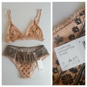 Spell lionheart intimates set